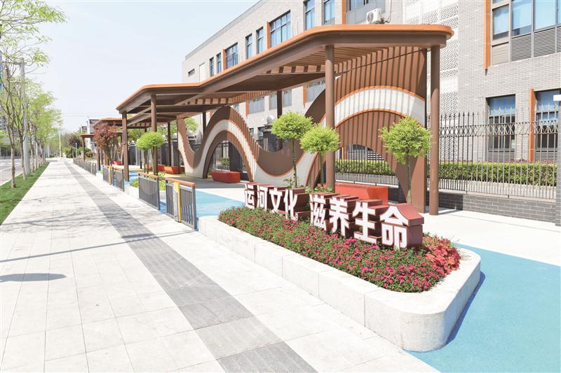 最美家长等候区_新华网江苏频道