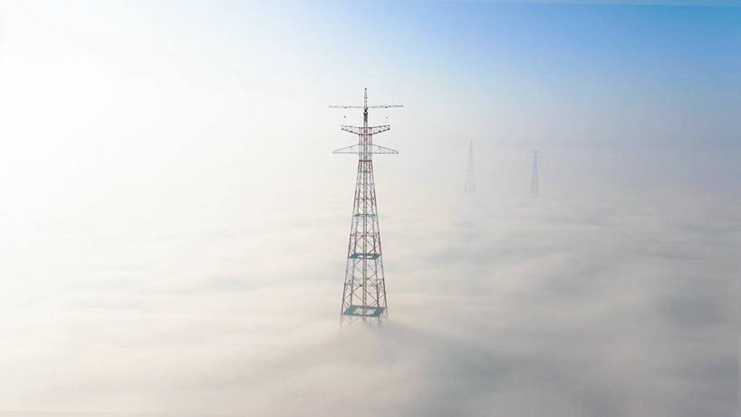 “飛閱”中國|世界最高輸電鐵塔在江蘇順利結頂