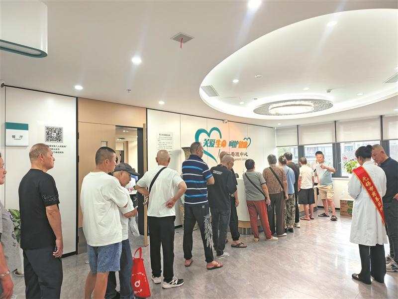 首批特定对象免费体检启动